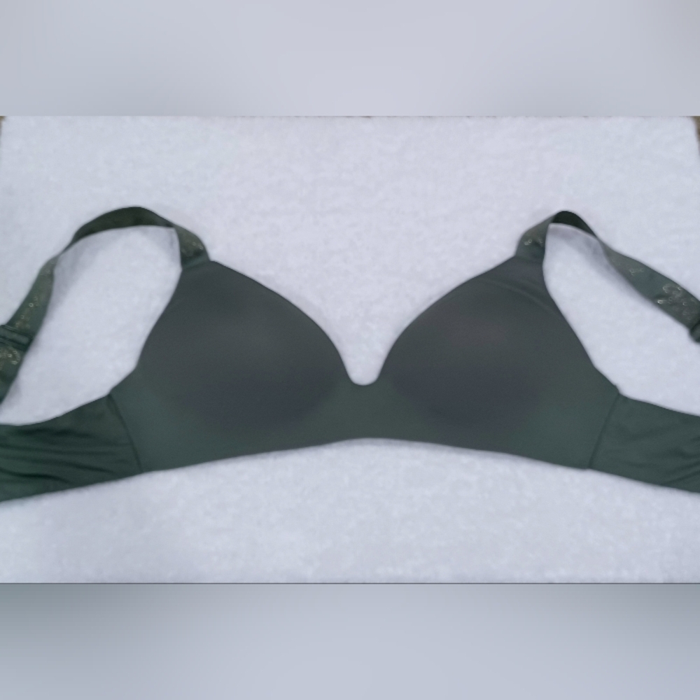 Victoria's Secret Lightly Lined Wireless T-Shirt Bra, Size 34C - Picture 3 of 16